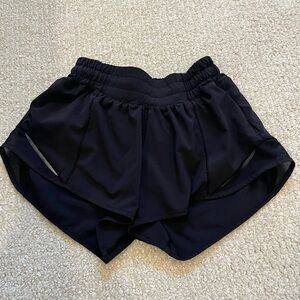 Lululemon hotty hots! Size 2 super trendy!